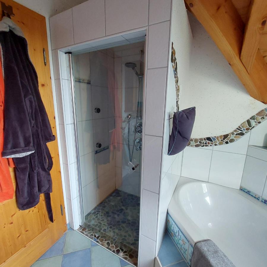 Gaestezimmer In Traumhafter Lage Neben Der Kurstadt Oberthulba Exterior photo