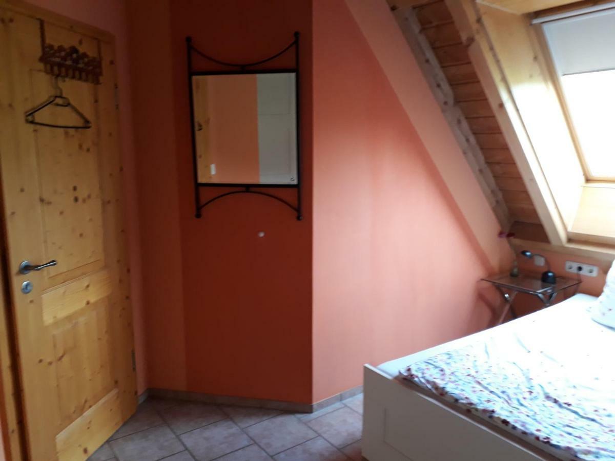 Gaestezimmer In Traumhafter Lage Neben Der Kurstadt Oberthulba Exterior photo
